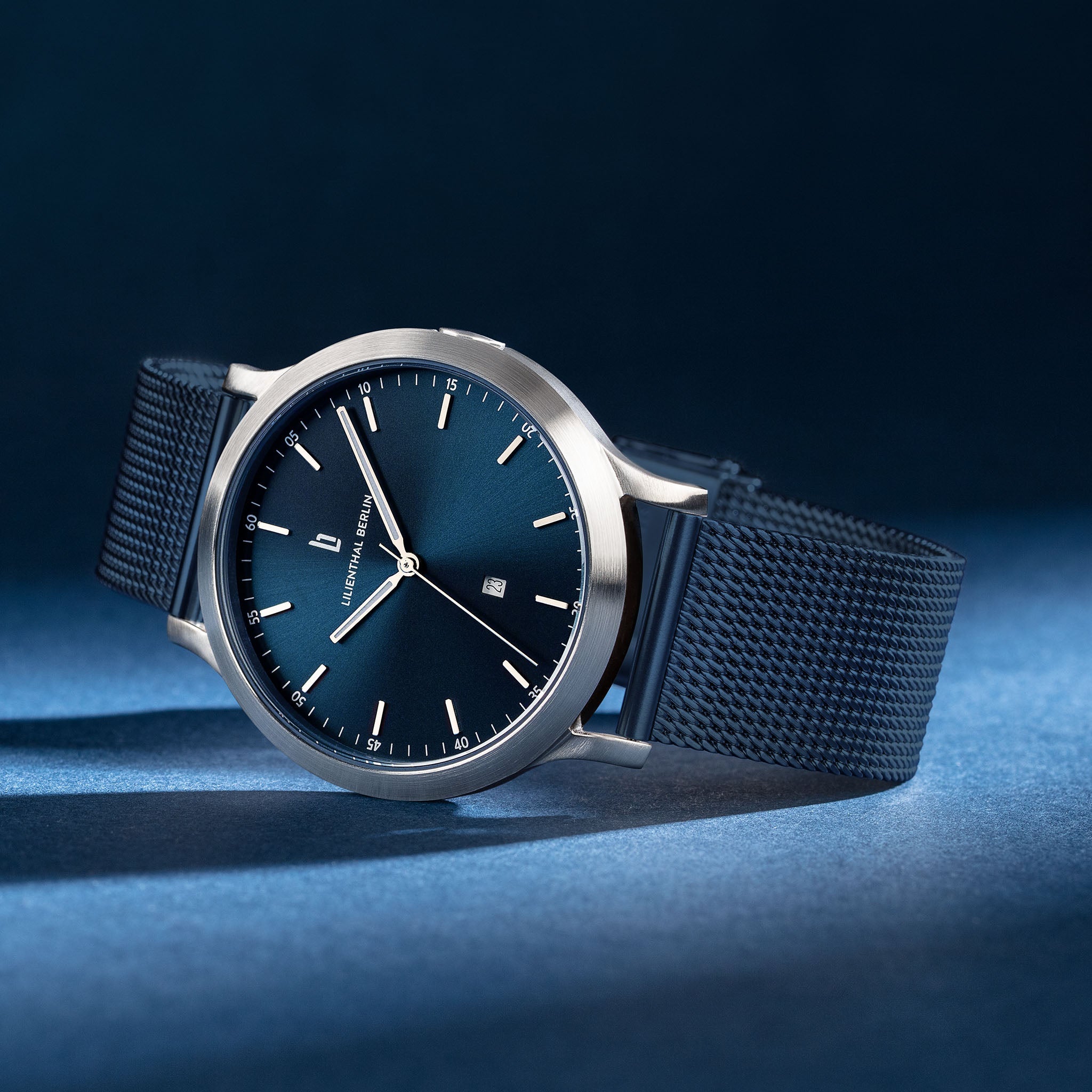 Huxley Silver Blue Mesh Blue Brushed – Lilienthal Berlin - North