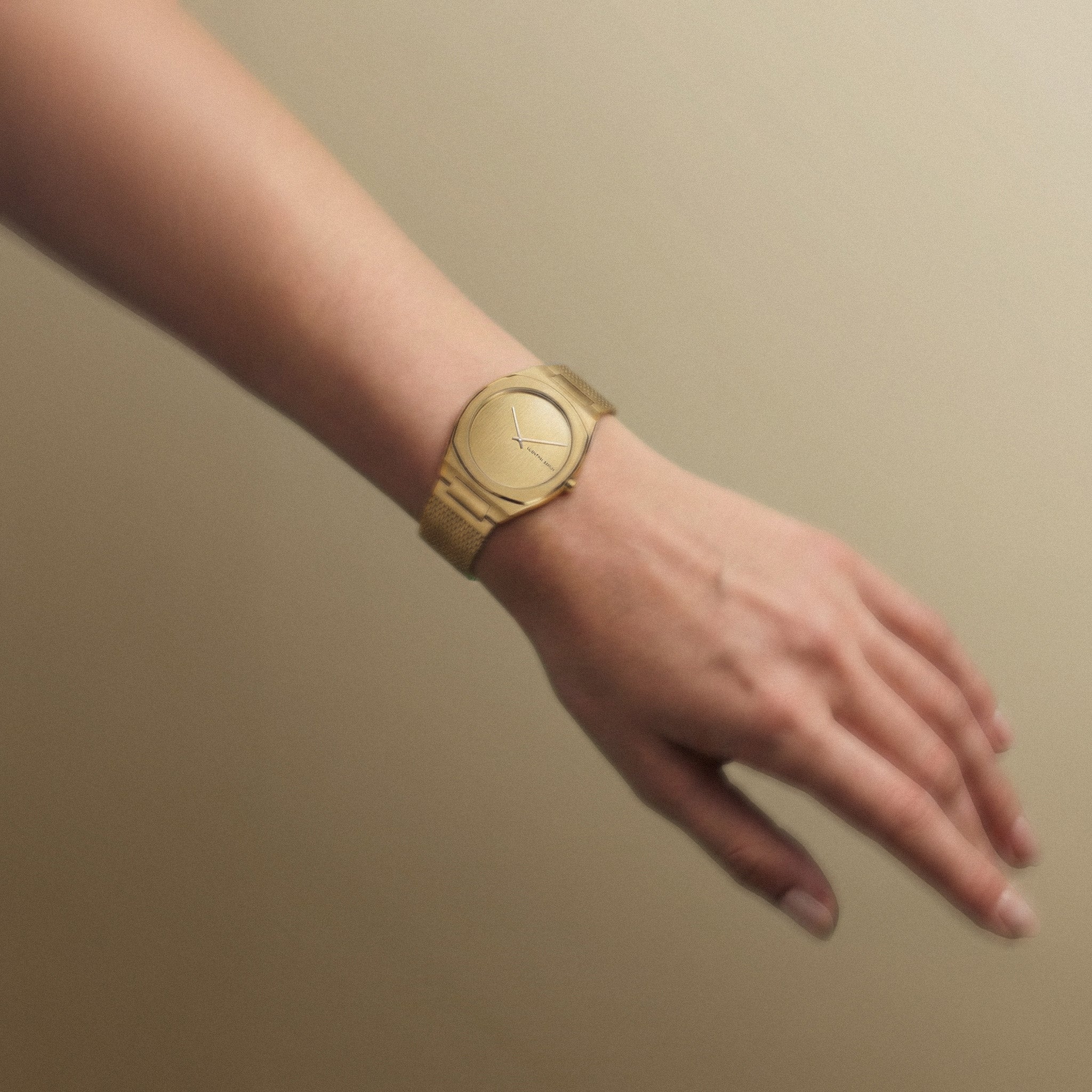 Nuvora – Watch – Gold – Stainless Steel Linked – Lilienthal Berlin