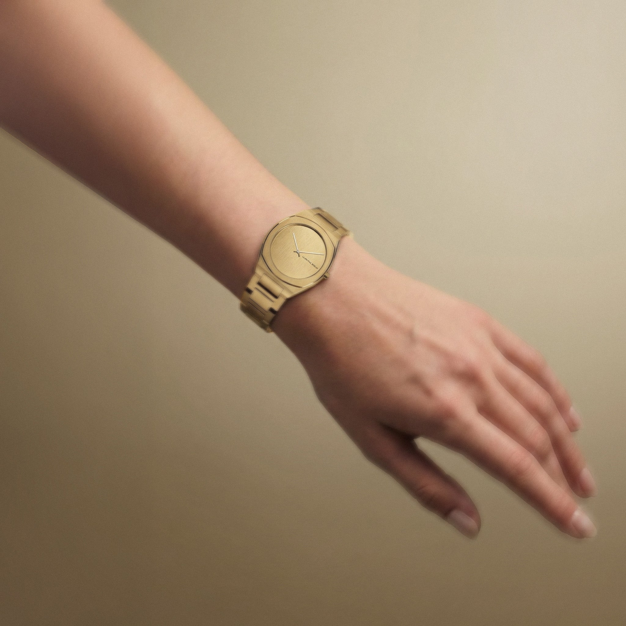 Nuvora – Watch – Gold – Stainless Steel Mesh – Lilienthal Berlin