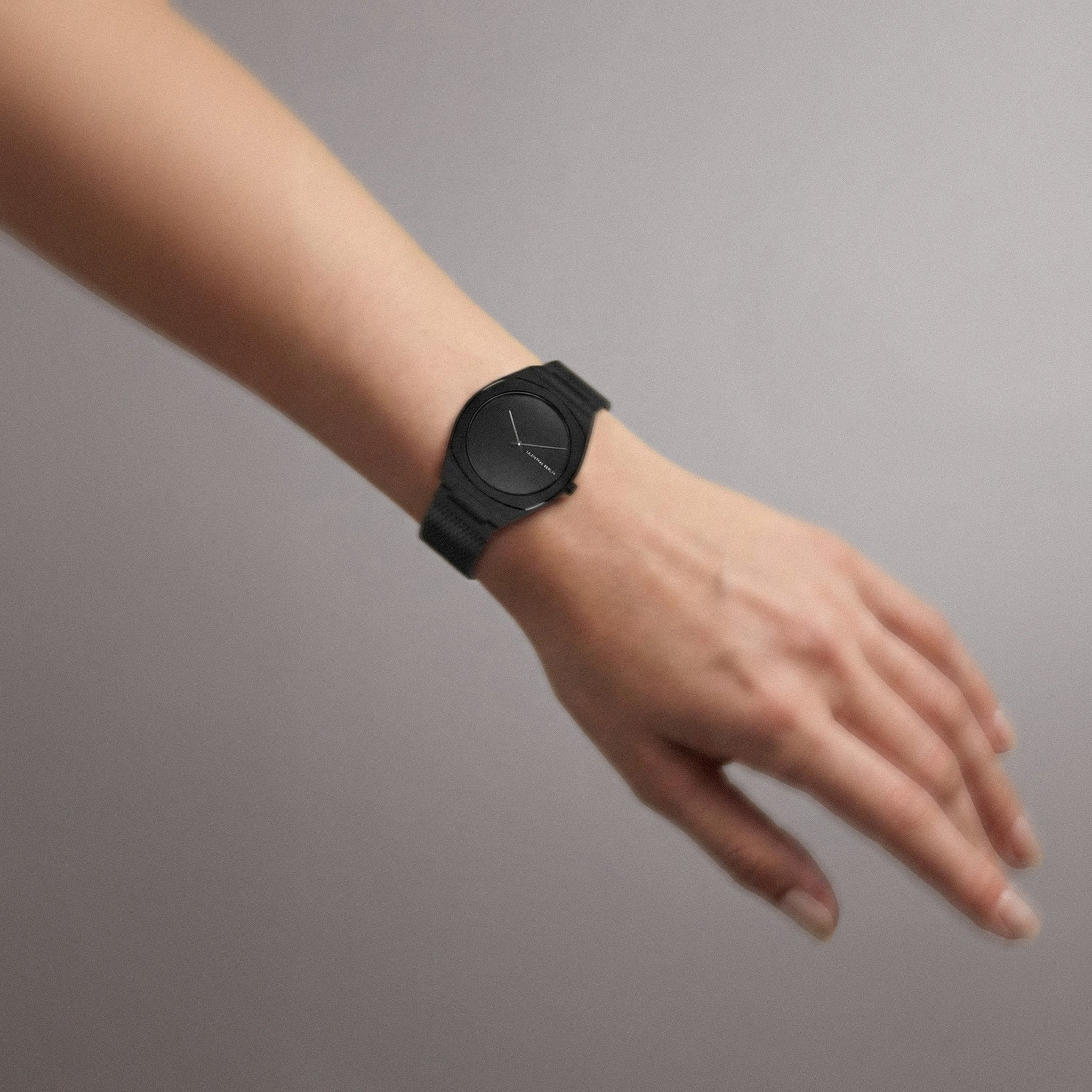Nuvora – Watch – Black – Stainless Steel Mesh – Lilienthal Berlin