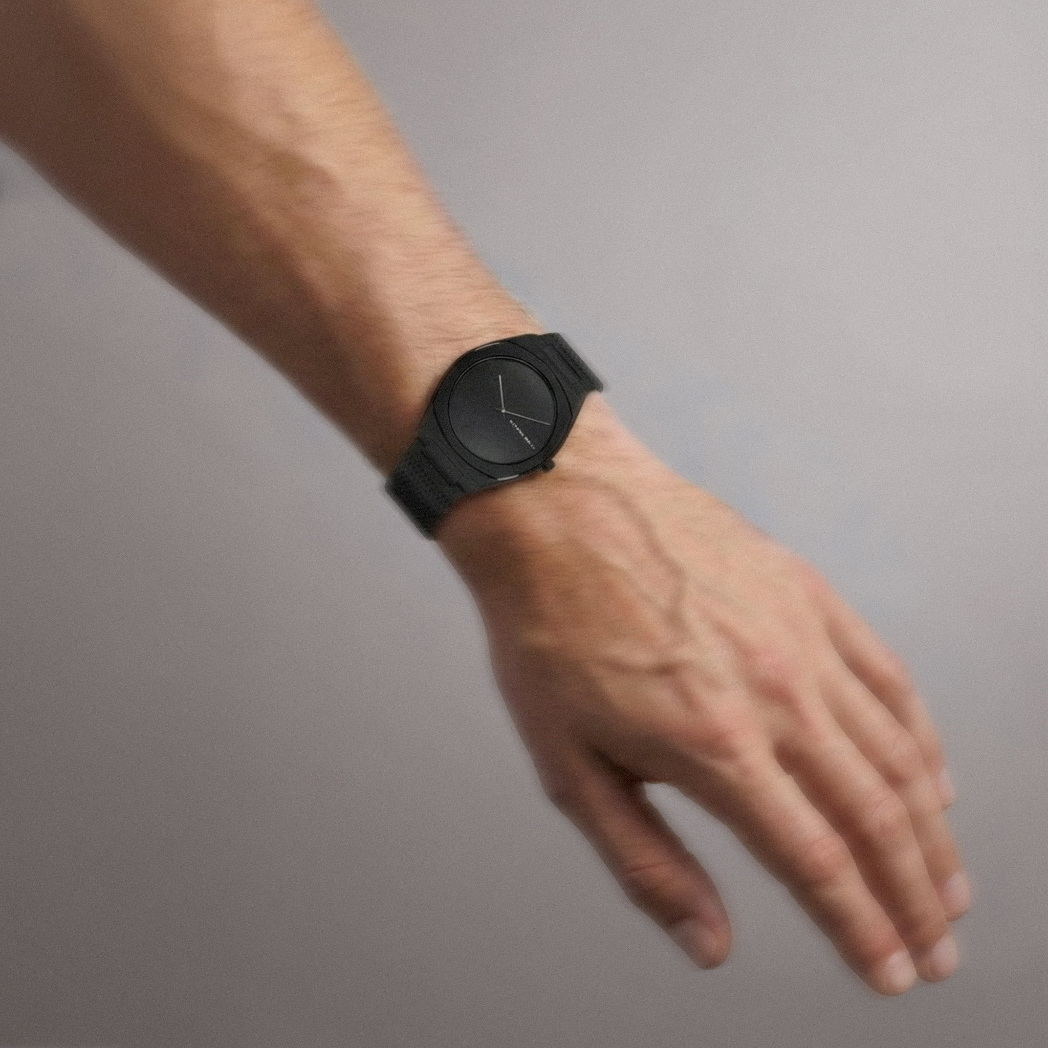 Nuvora – Watch – Black – Stainless Steel Mesh – Lilienthal Berlin